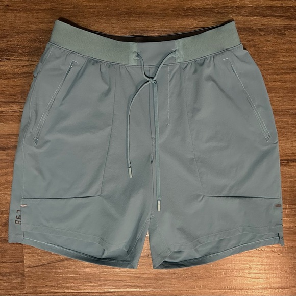 Lululemon Men’s License To Train 7” Linerless Shorts. Size M - Picture 1 of 15